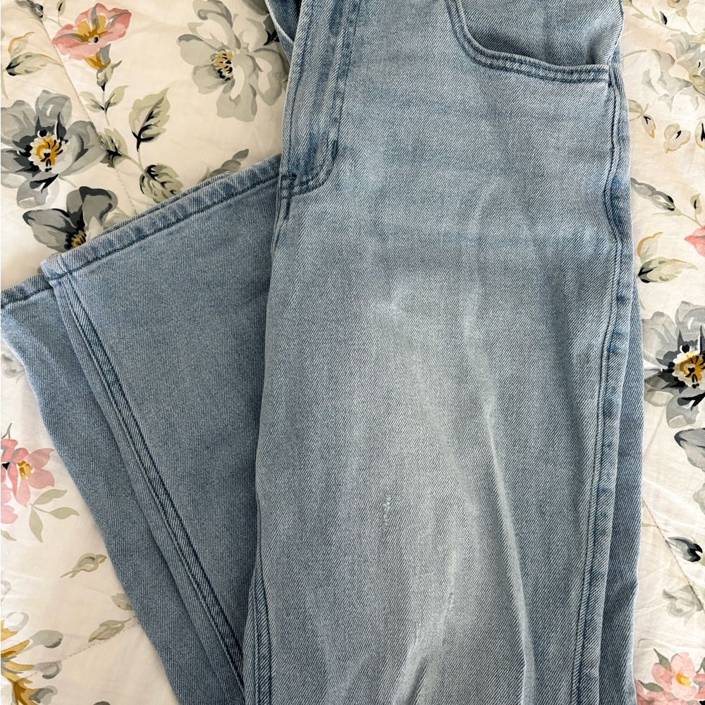 Hollister Light Blue Ultra-High-Rise 90s Straight Leg Jeans